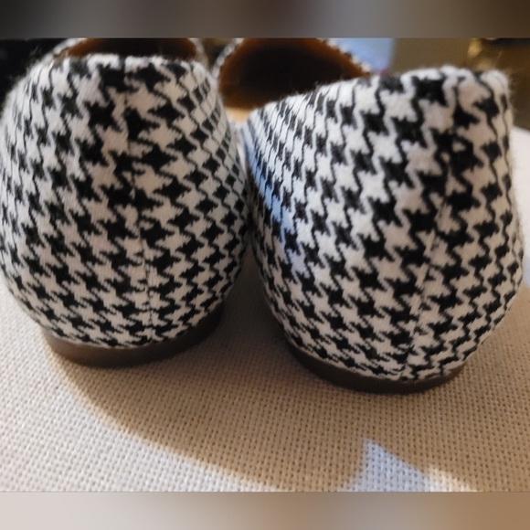 J. Crew Houndstooth Flats are in a size 11 - Picture 5 of 6